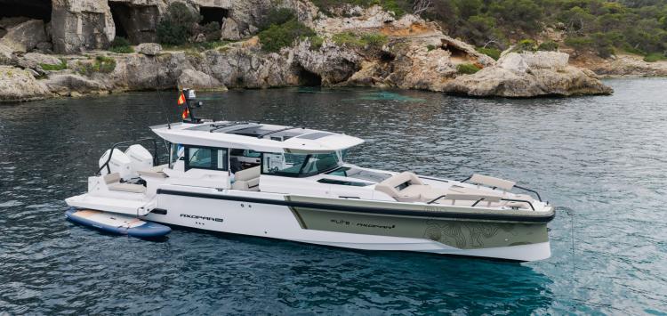 Axopar 38 XC Cross Cabin
