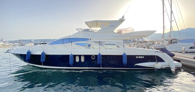 Azimut 62