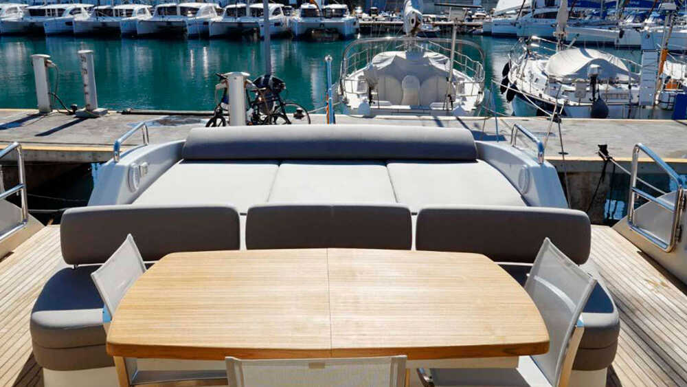 Кокпит Azimut 86S