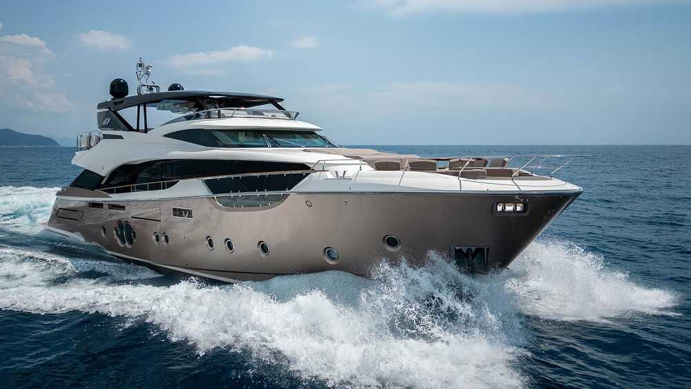 Экстерьер MCY 96 M/Y MIA 2017