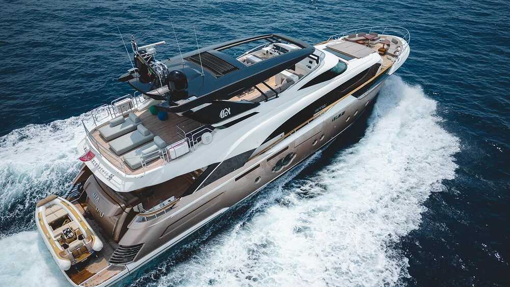 Экстерьер MCY 96 M/Y MIA 2017