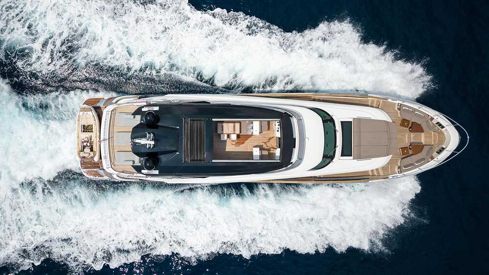 Экстерьер MCY 96 M/Y MIA 2017