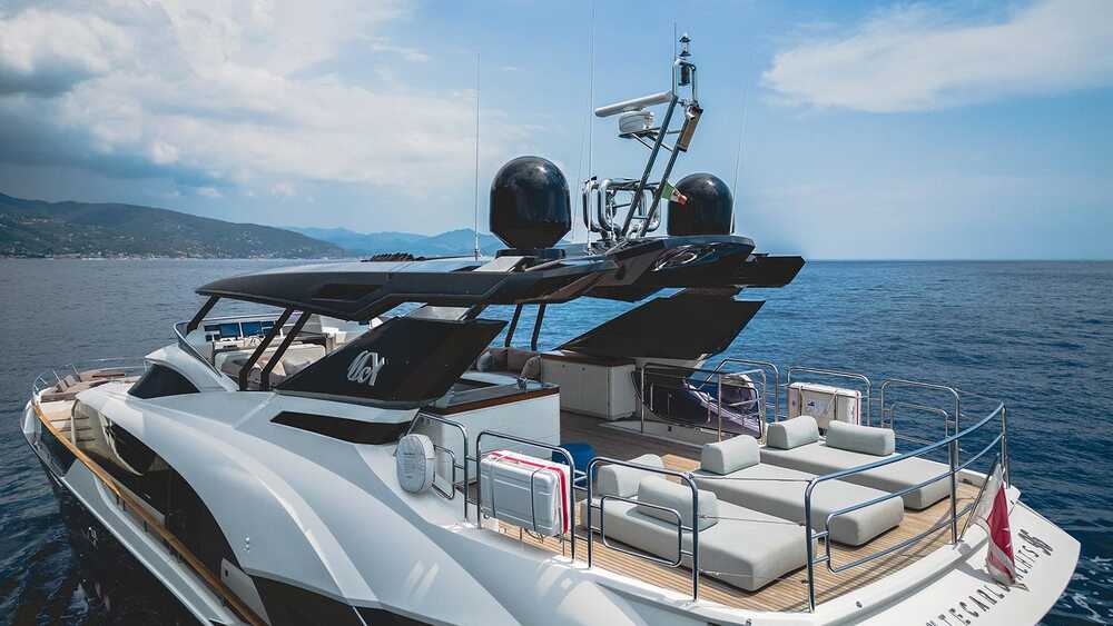 Экстерьер MCY 96 M/Y MIA 2017