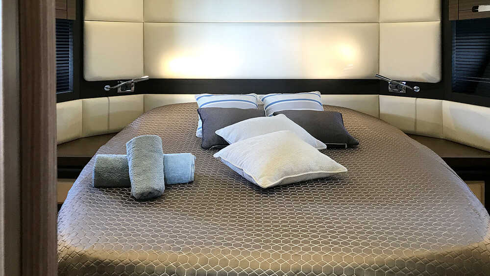 Носовая VIP каюта
