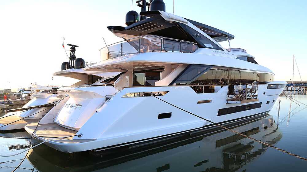 Экстерьер Dreamline 26m Akira