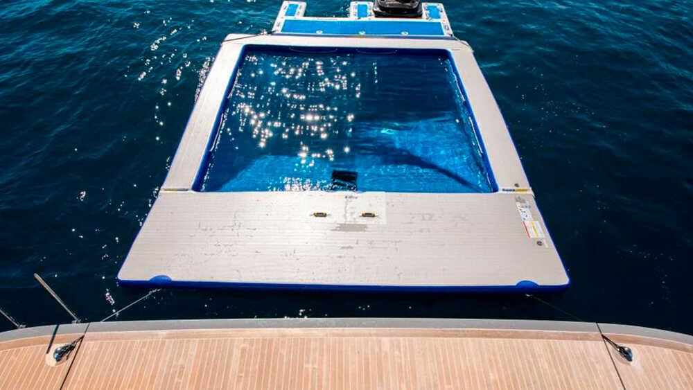 Бассейн в кормовой части M/Y TATII