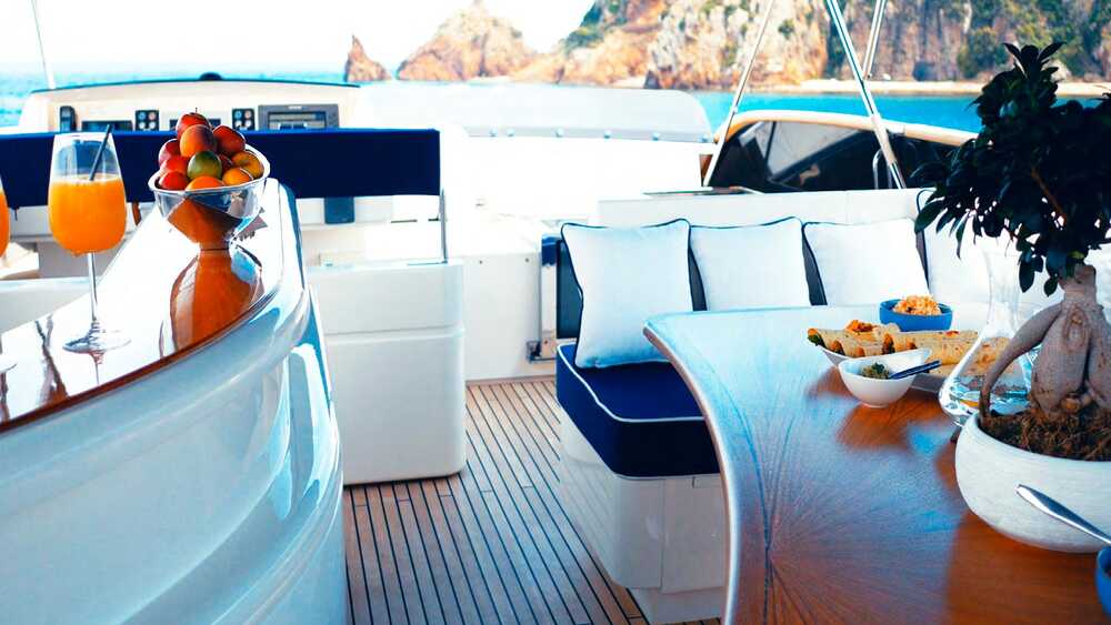 Бар на флайбридже M/Y LADY AMANDA