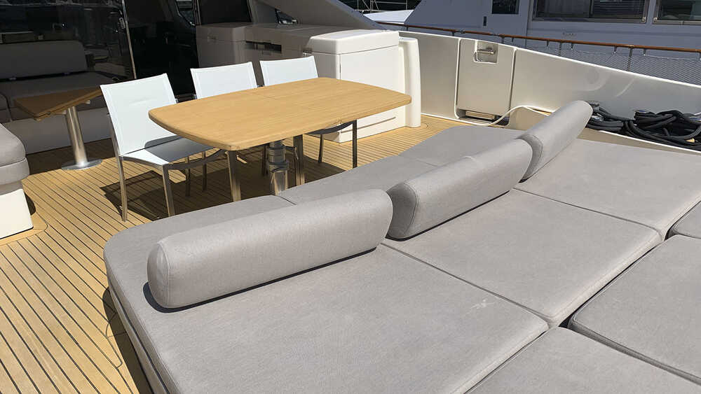 Кокпит Azimut 86S