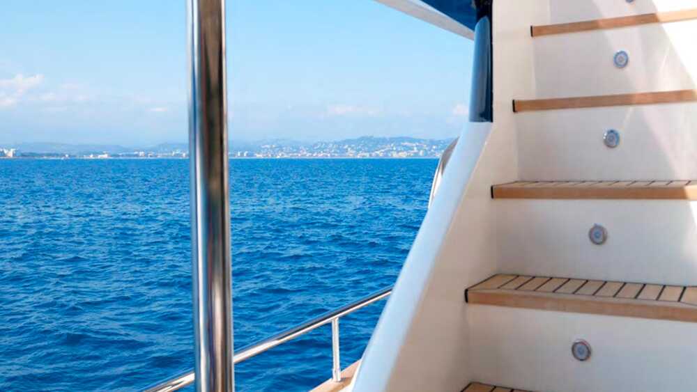 Ступени на флайбридж M/Y LADY AMANDA