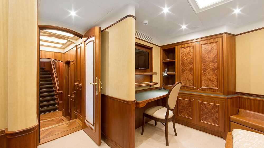 Носовая VIP каюта