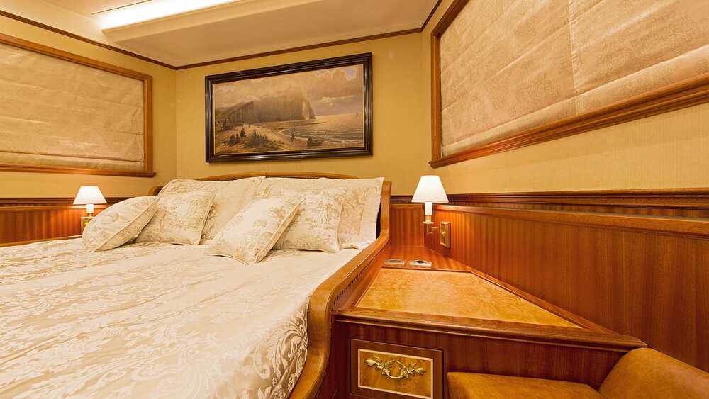 Носовая VIP каюта