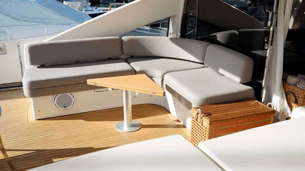 Кокпит Azimut 86S