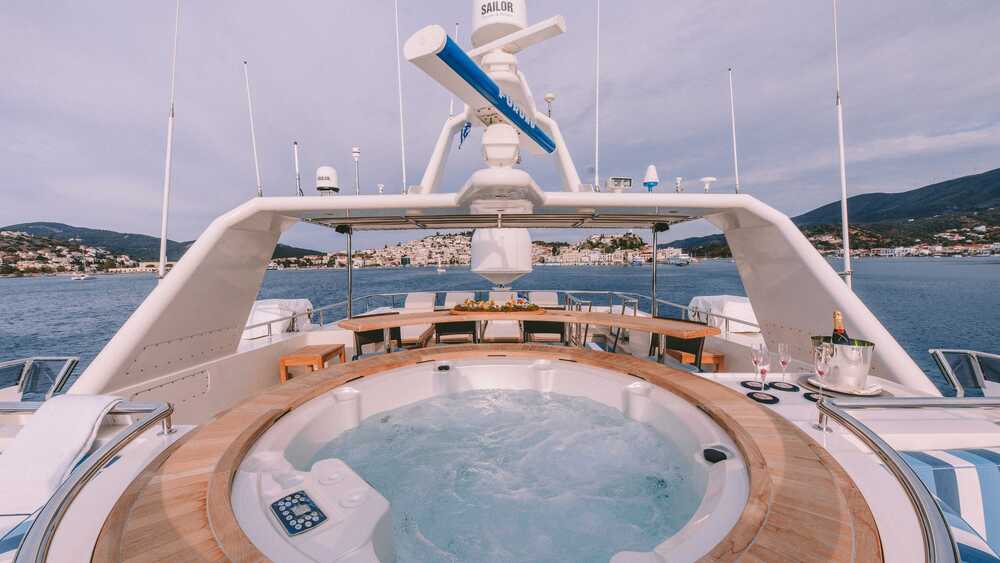 Heesen MAGIX, 37.80 м