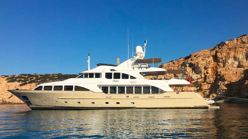 Экстерьер Benetti Сlassic 120