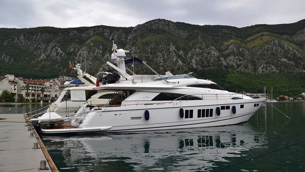 Экстерьер Fairline Squadron 78 (2011)