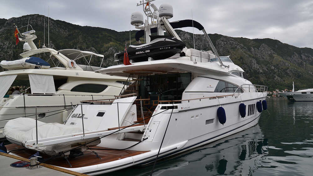 Экстерьер Fairline Squadron 78 (2011)