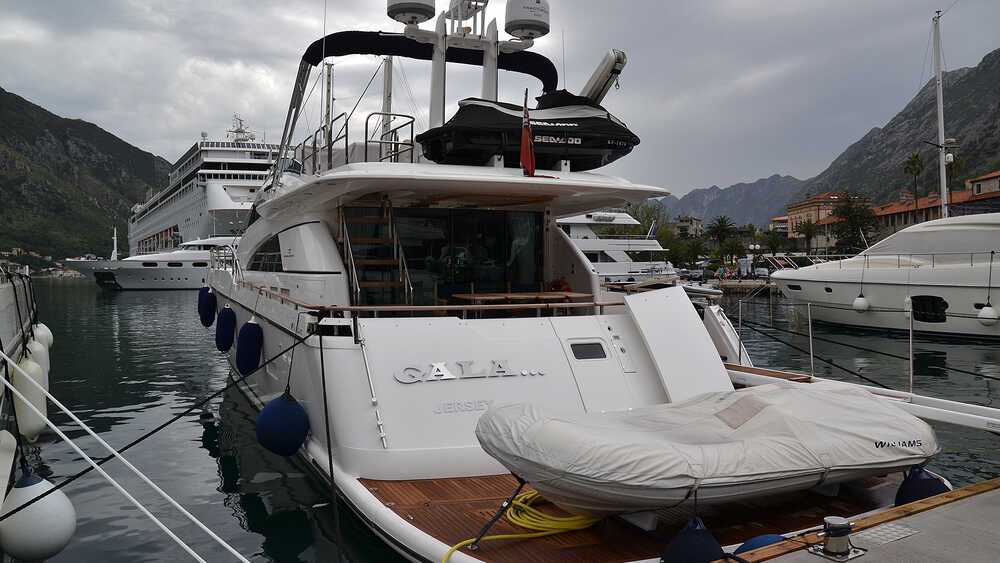 Экстерьер Fairline Squadron 78 (2011)
