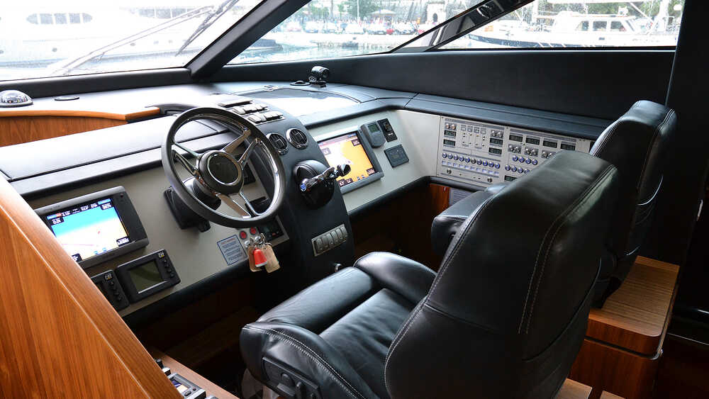 Пост управления Fairline Squadron 78 (2011)