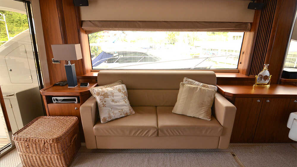 Салон Sunseeker Manhattan 70