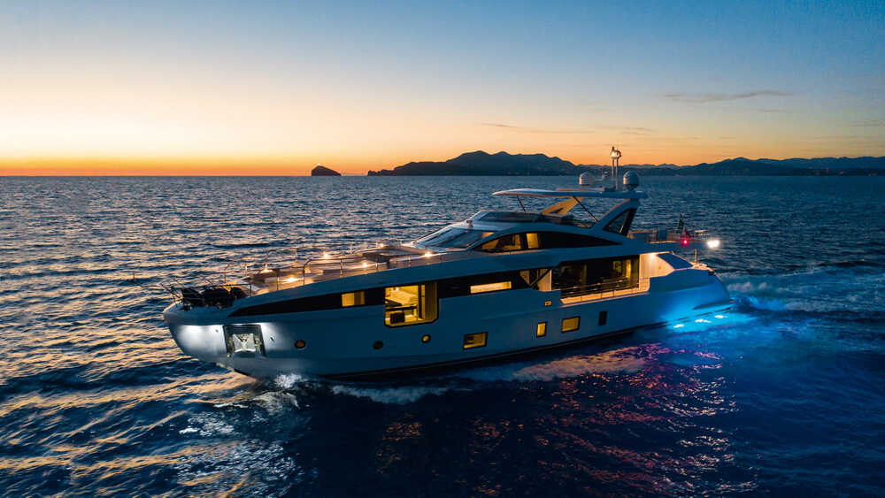 Экстерьер Azimut Grande 32 METRI