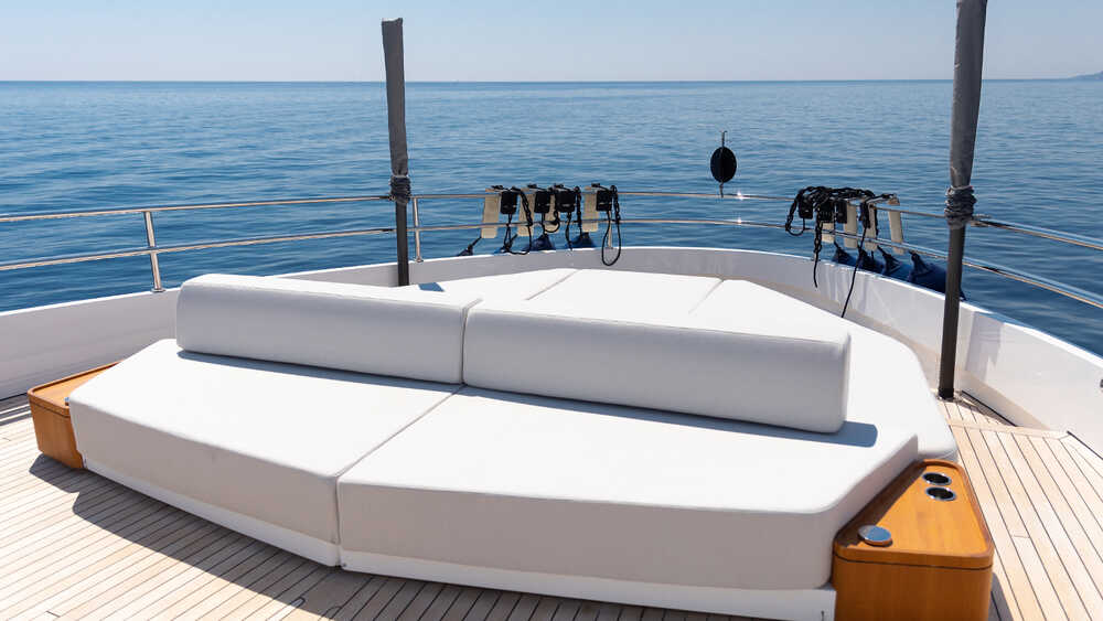 Зона отдыха в носовой части
