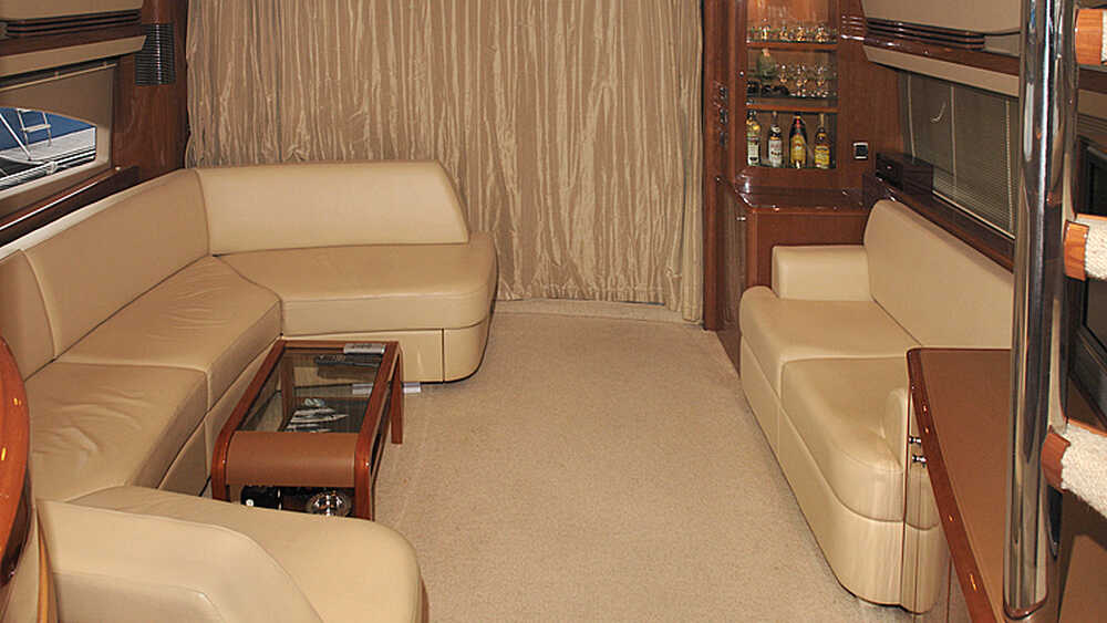 Салон Princess 67 (2007)