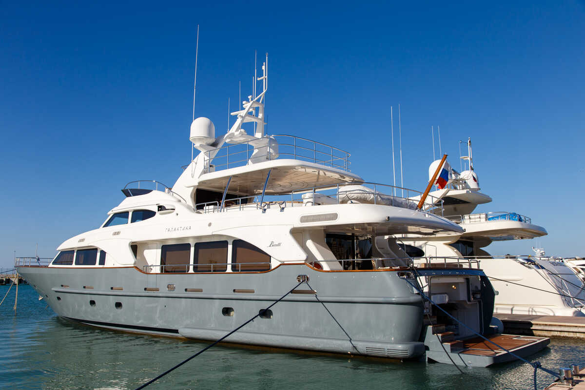Экстерьер Benetti Tradition 100  M/Y "GALAKTIKA SKAY" 2009
