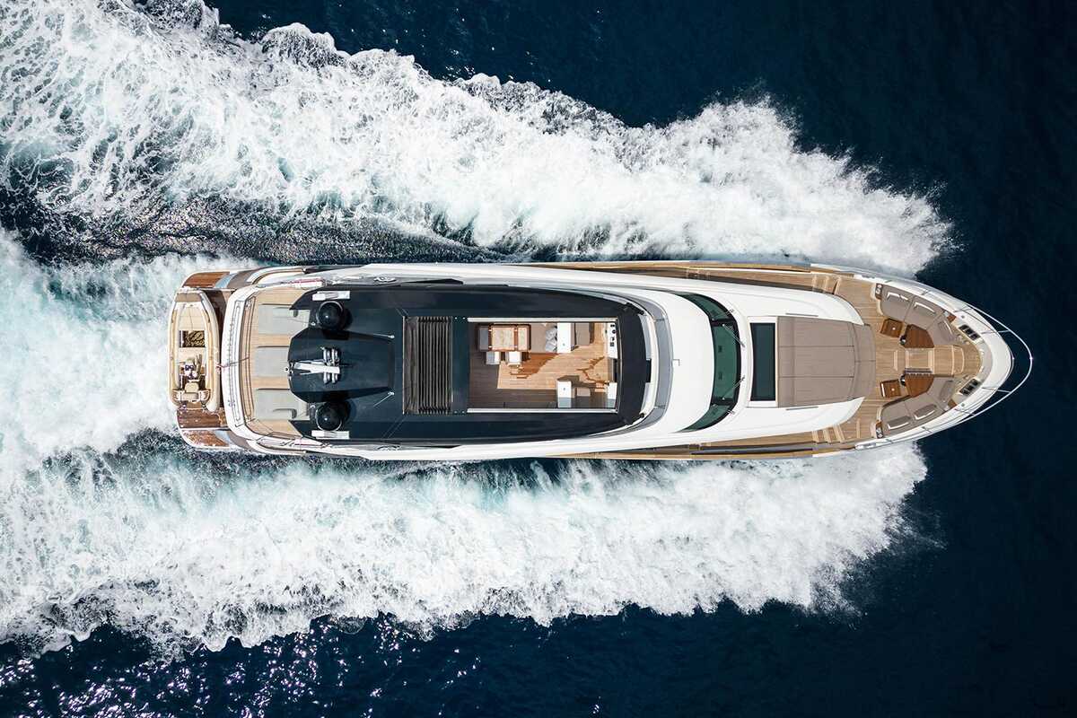 Экстерьер MCY 96 M/Y MIA 2017