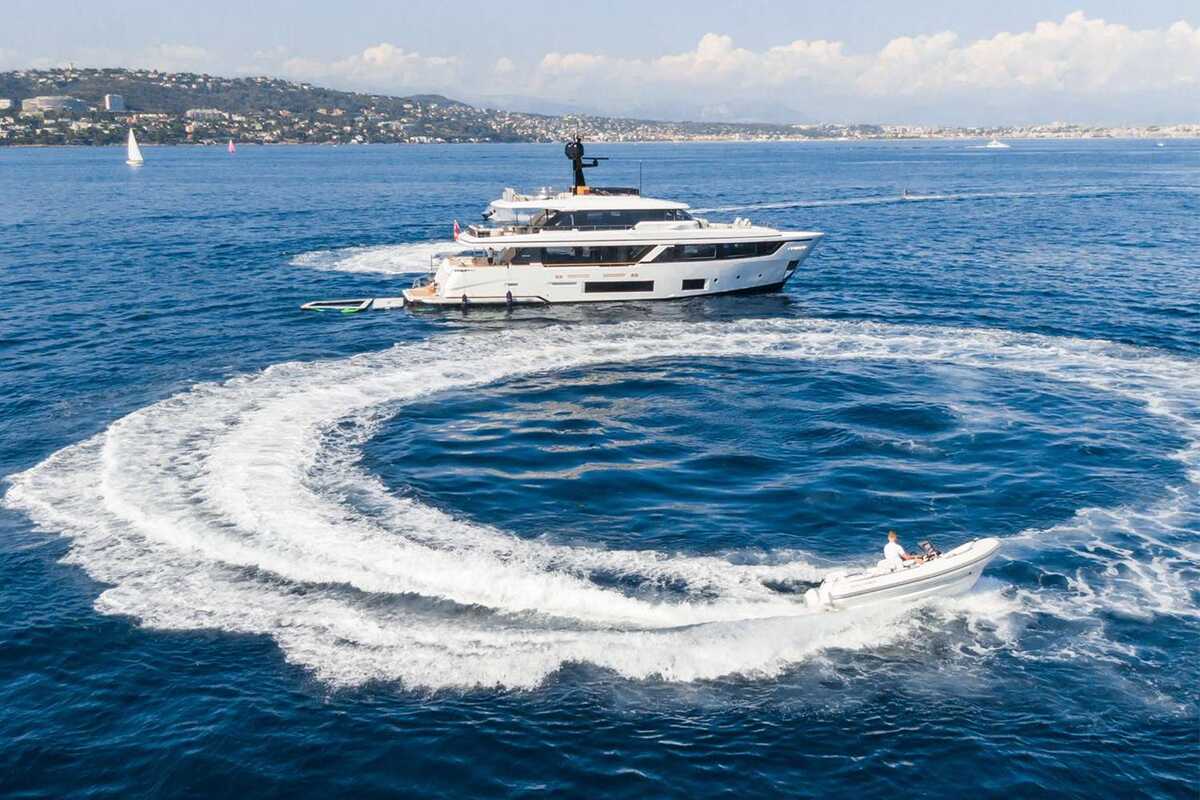 Экстерьер M/Y MRS G