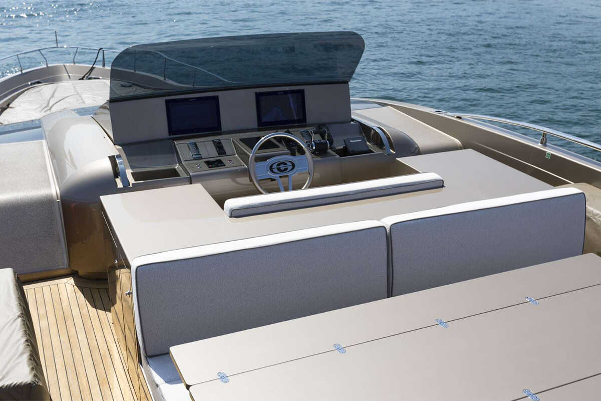 Пост управления на флайбридже