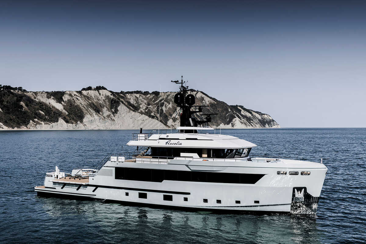 Cantiere delle Marche Flexplorer 130
