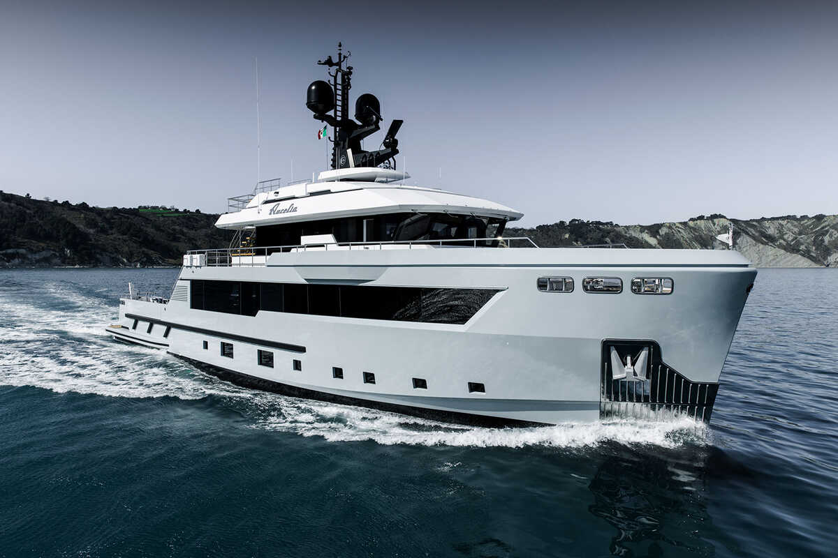Cantiere delle Marche Flexplorer 130