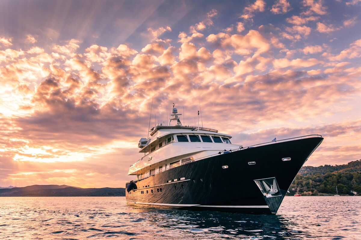 Heesen MAGIX, 37.80 м