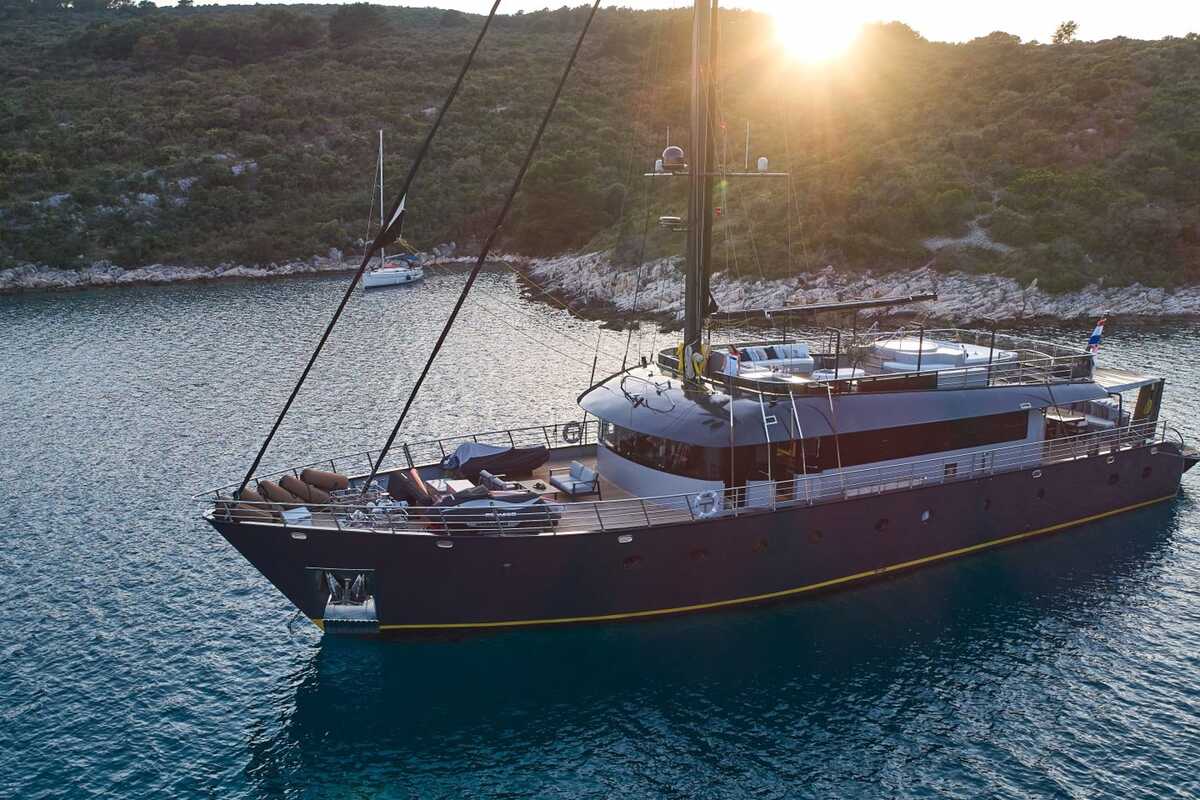 Nujić Nautika RARA AVIS, 33.00 м