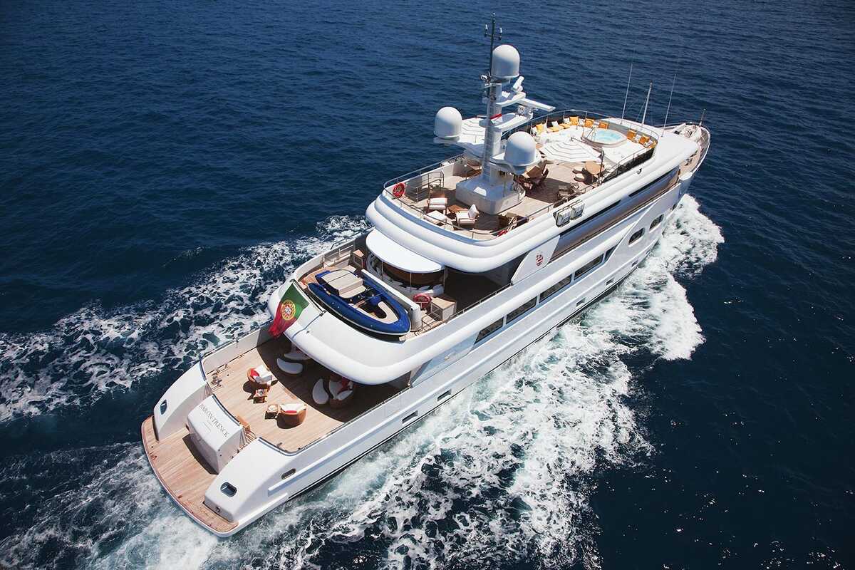 Экстерьер Eurocraft 44M Explorer<br/>M/Y BARON TRENCK 2011 