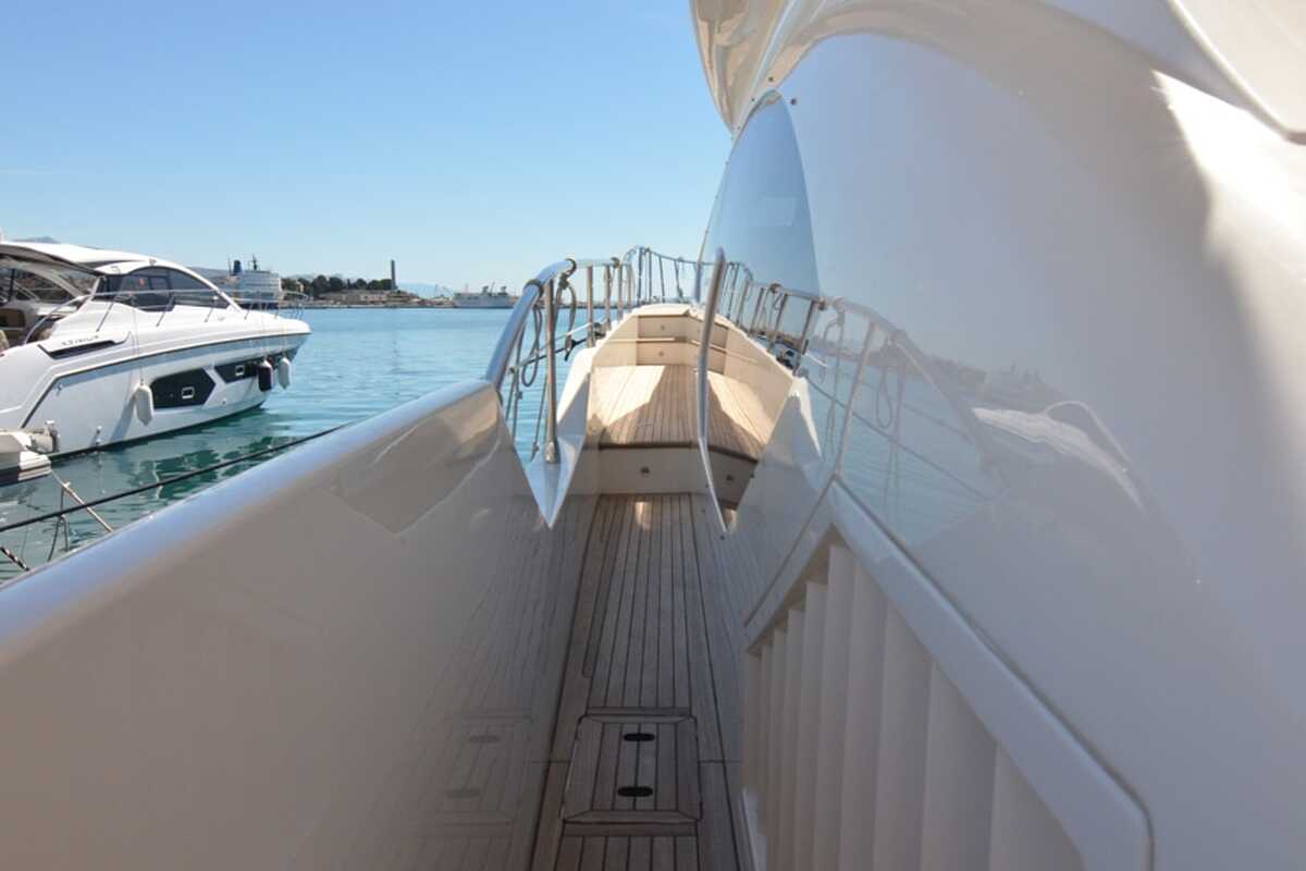 Экстерьер Azimut 70 2009