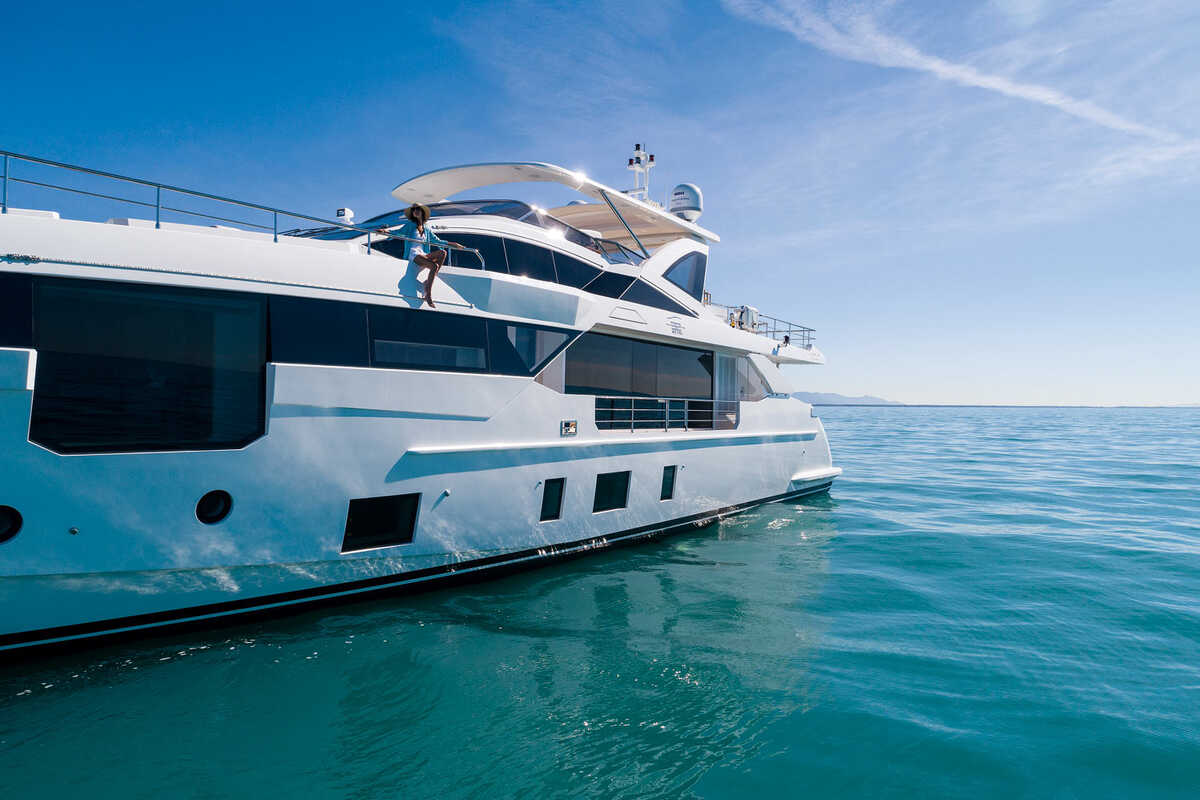 Экстерьер Azimut Grande 32 METRI