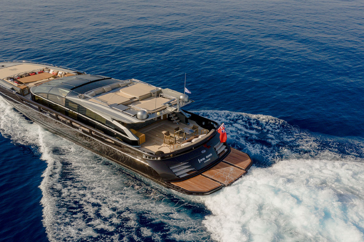 Экстерьер Baia 100 M/Y FAN ONE 2008