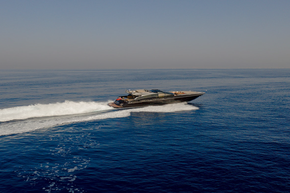 Экстерьер Baia 100 M/Y FAN ONE 2008