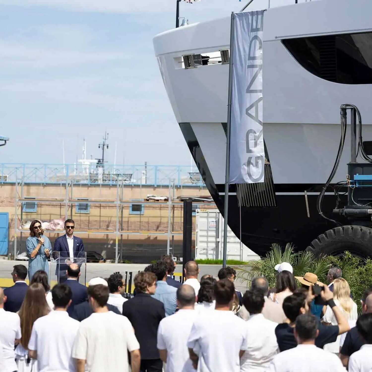 Флагман Azimut Grande 44M: новый взгляд на современную суперъяхту