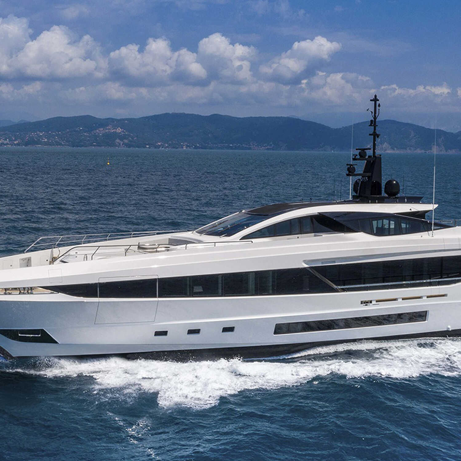 Быстрая и Дальнобойная: Продана новая Mangusta Grand Sport 45