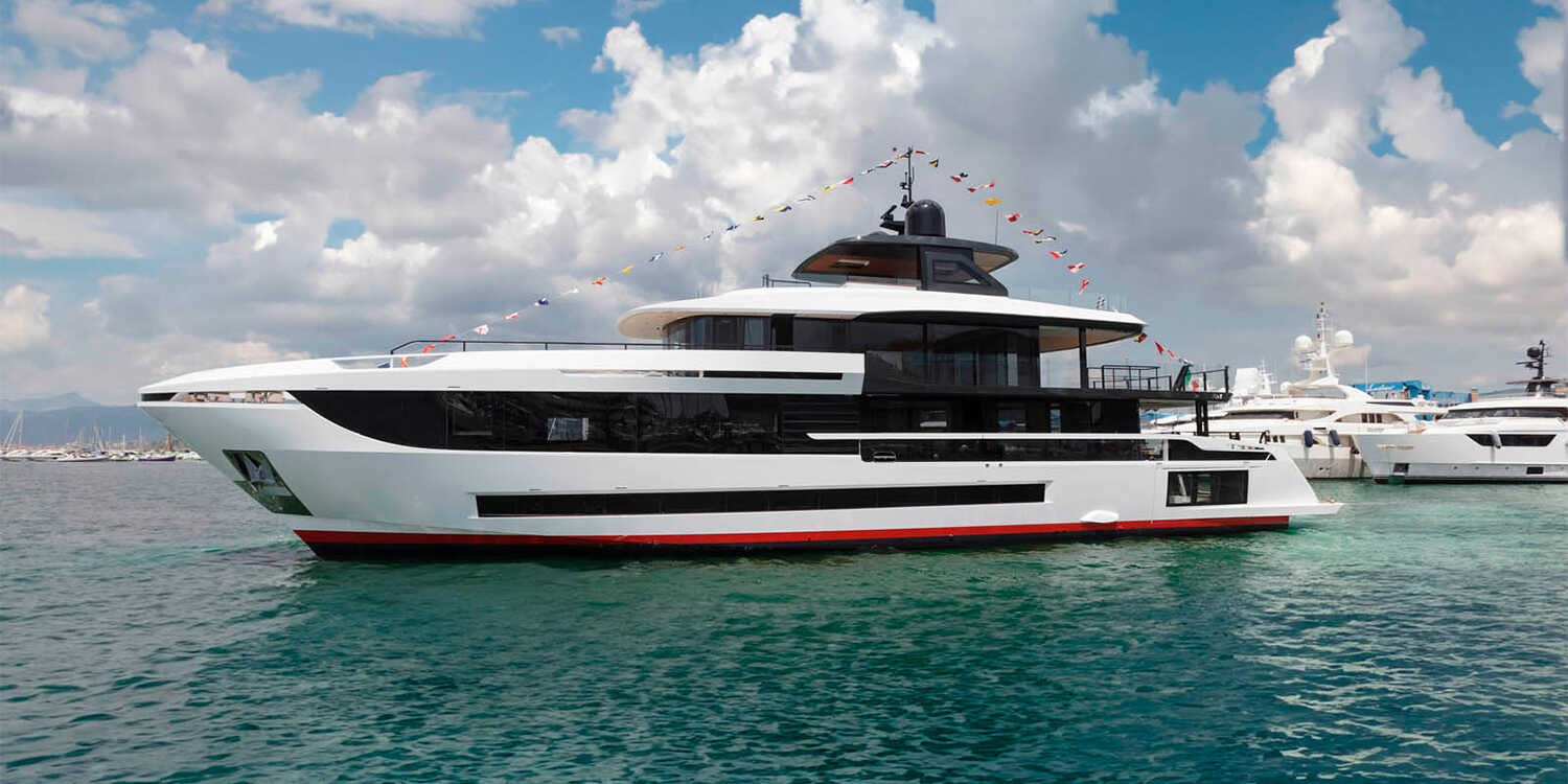 Первая Mangusta Oceano 39 спущена на воду