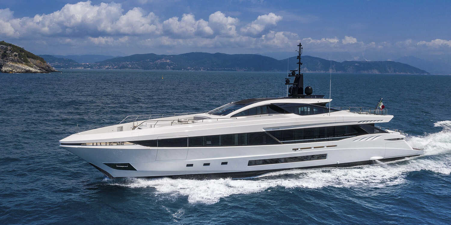 Быстрая и Дальнобойная: Продана новая Mangusta Grand Sport 45