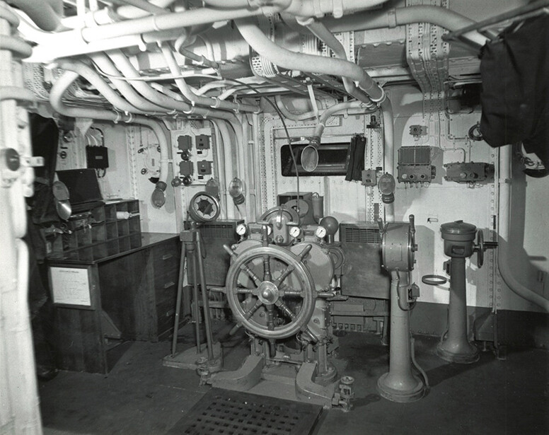 Рулевая рубка HMCS Stormont, Галифакс, январь 1944